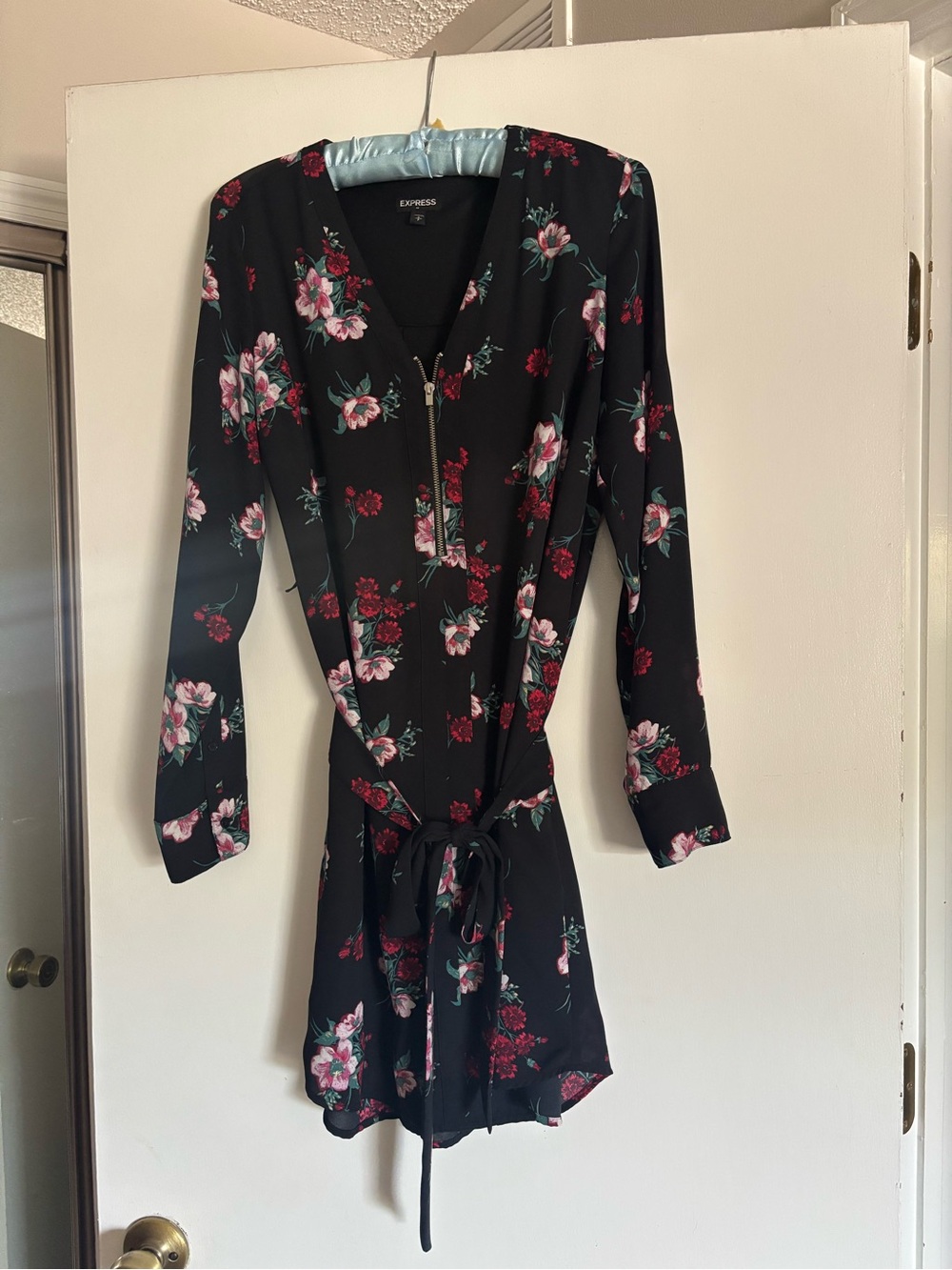 2/20 Express Dress’s! - Picture 5 of 7